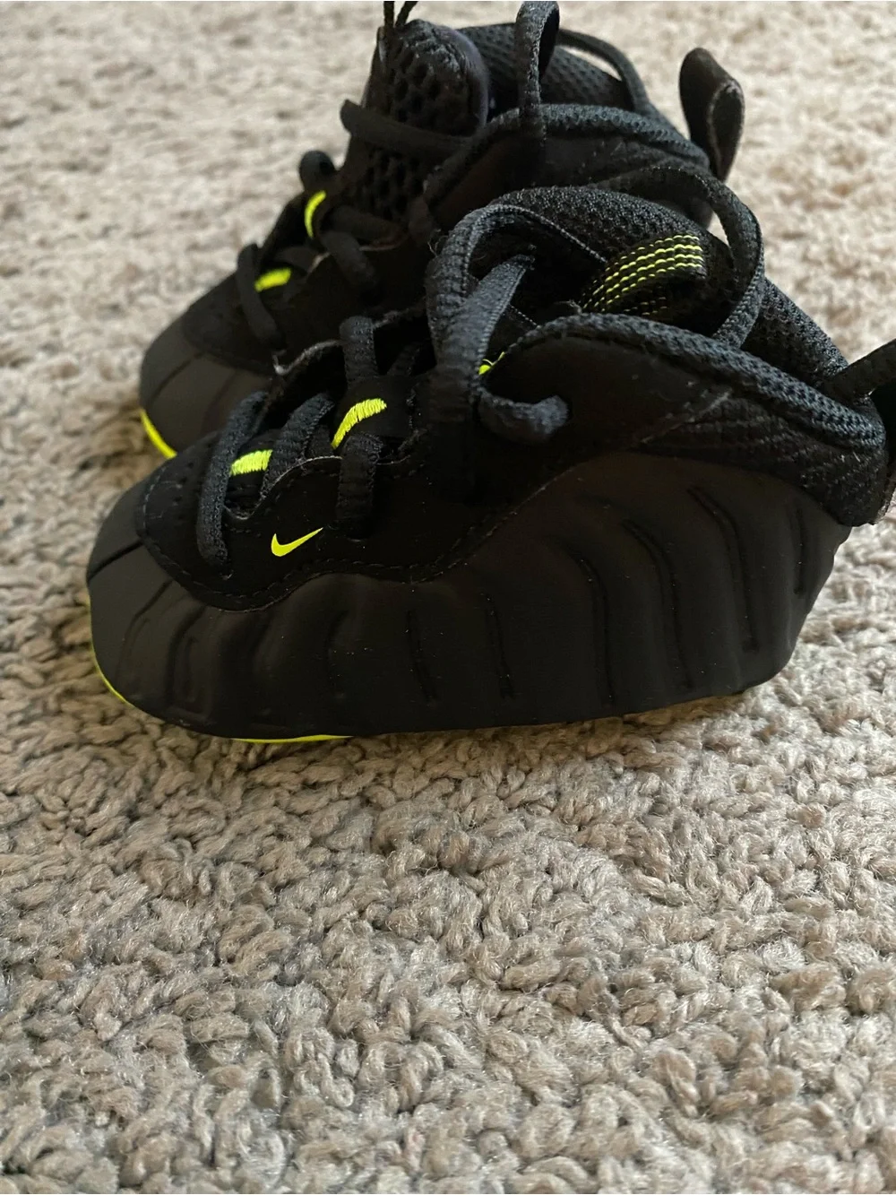 Nike Baby Posite BootiesBlack Sneakers with Neon green Accents 2c